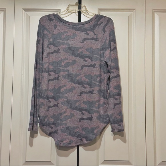 NWT!! American Eagle “Soft & Sexy Plush” camo long sleeve size S!! - Picture 4 of 5